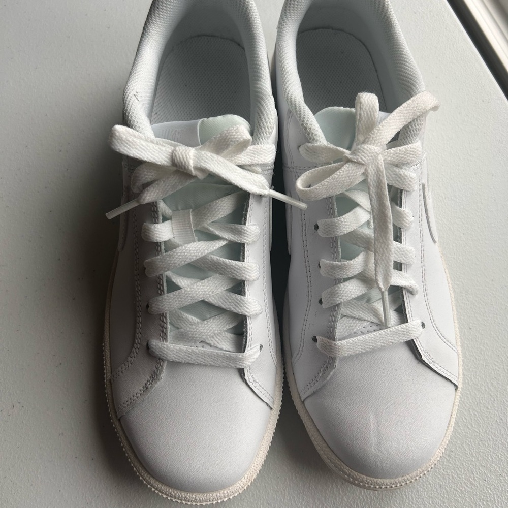 Nike Court Royale Sneakers